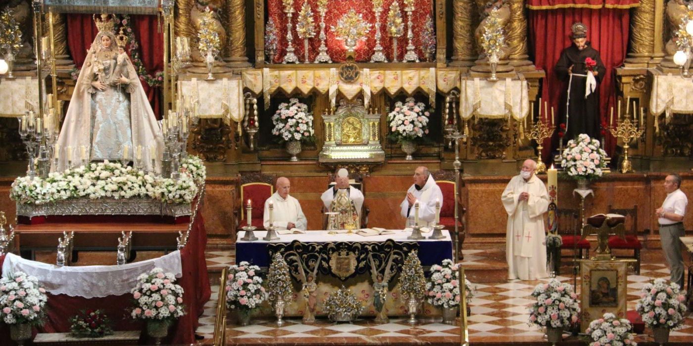 Solemne Celebración presidida por D. Joaquín Alberto Nieva, Deán de la Catedral de Córdoba, ante la Virgen de Araceli