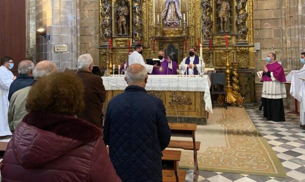 5 cosas que hacemos mal en Misa y no lo sabemos…