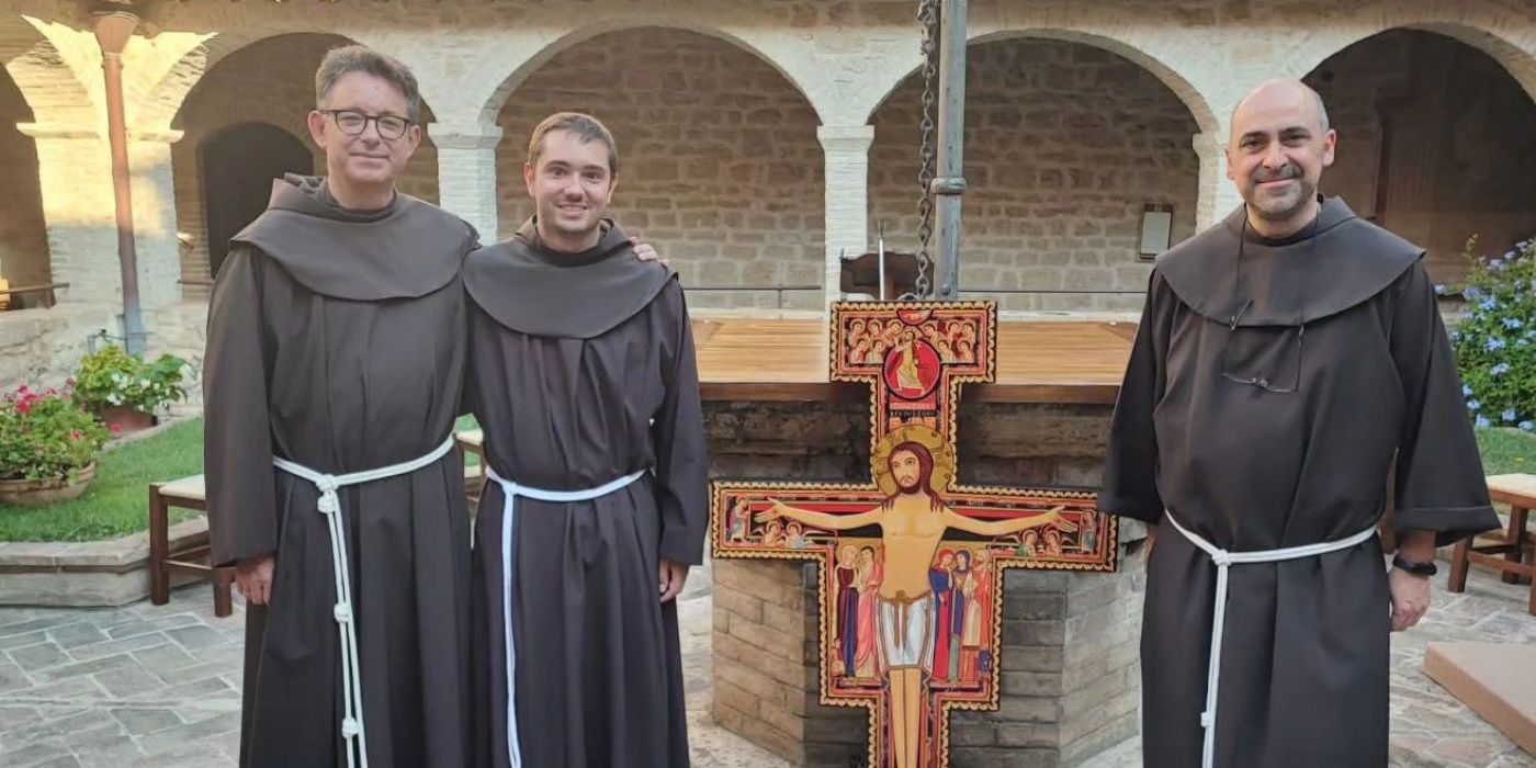 Iniciación al Noviciado Franciscano en el Convento de San Damián, Asís