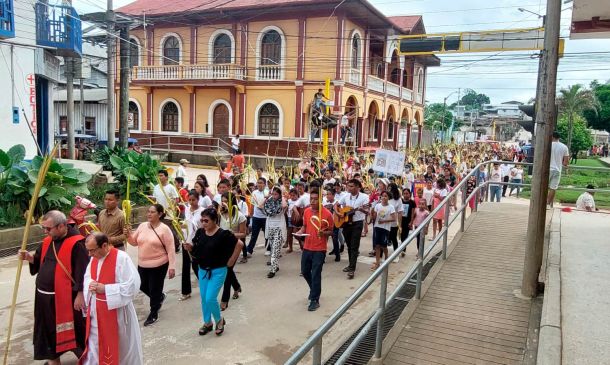 Domingo de Ramos en Contamana (Perú)